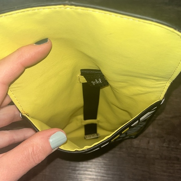 Petunia Pickle Bottom Stowaway iPad Magnet Sleeve Case, Floral Yellow Blk White - Picture 7 of 7